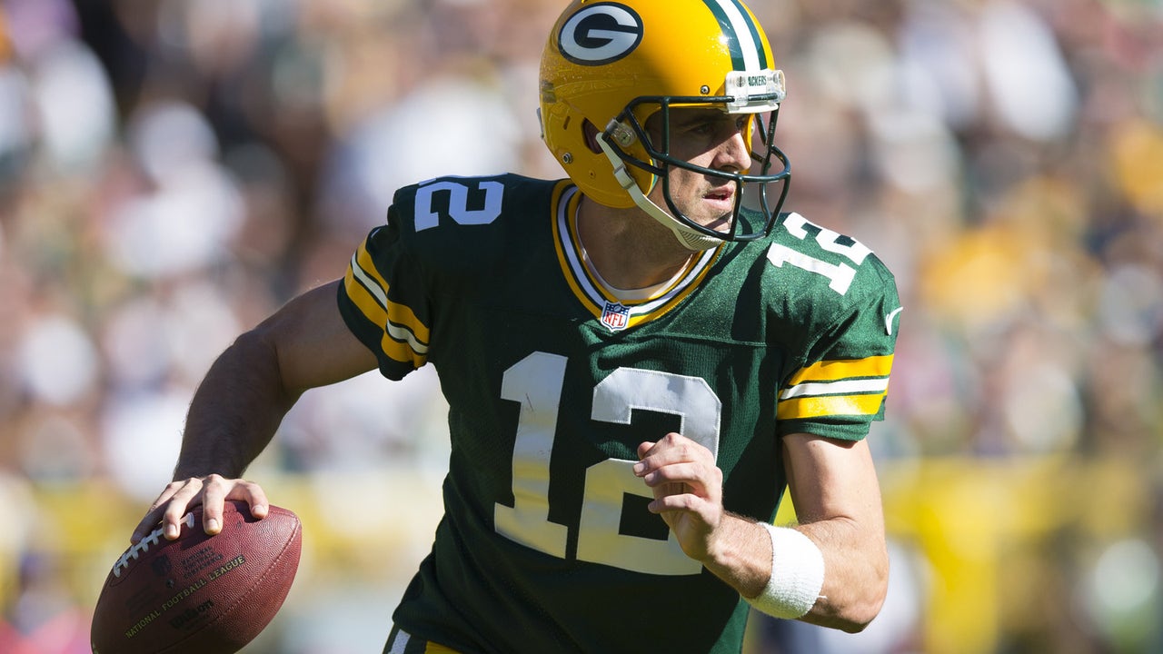 Aaron Rodgers limited at practice with right shoulder injury